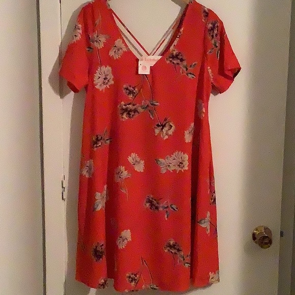 Motto Floral V-Neck Pocket Dress - Picture 5 of 7